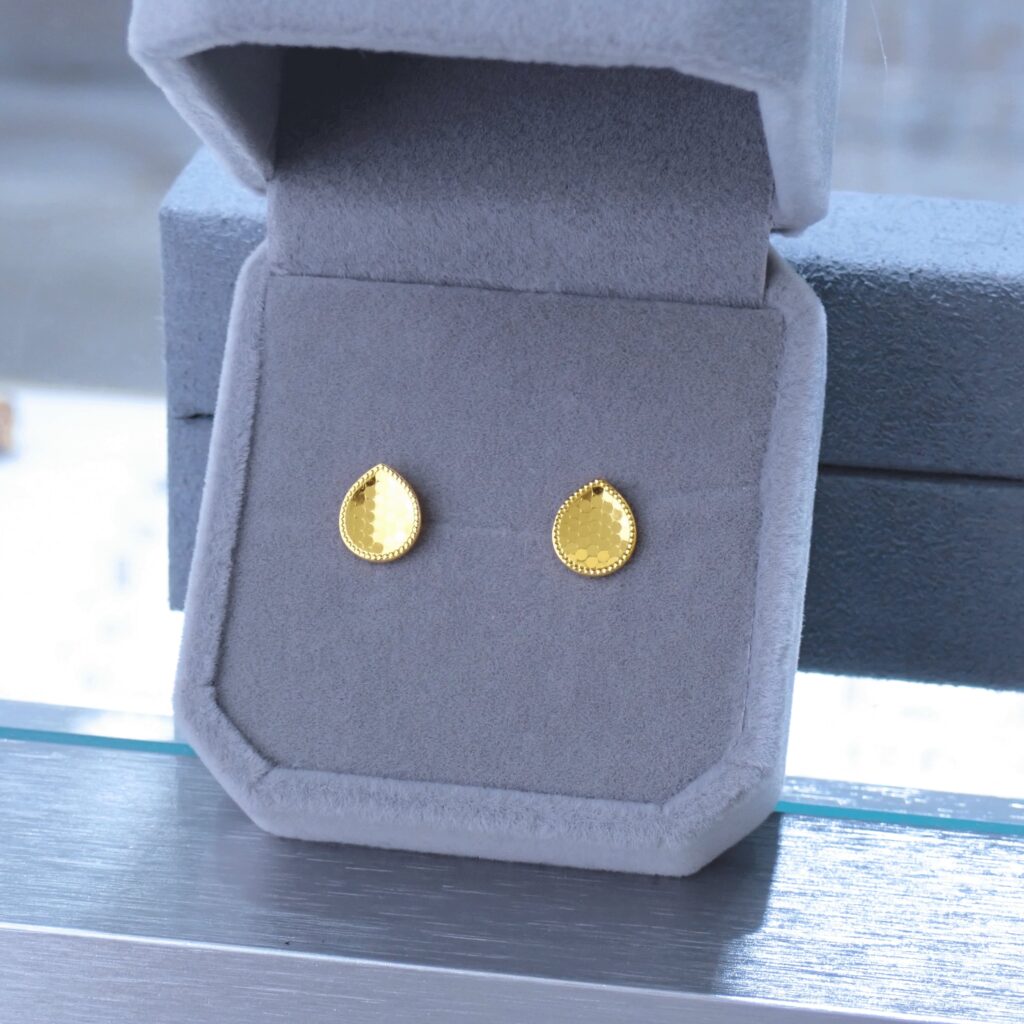 916 Gold Droplet Earrings 水滴金耳环 RM759.00 – RM762.00