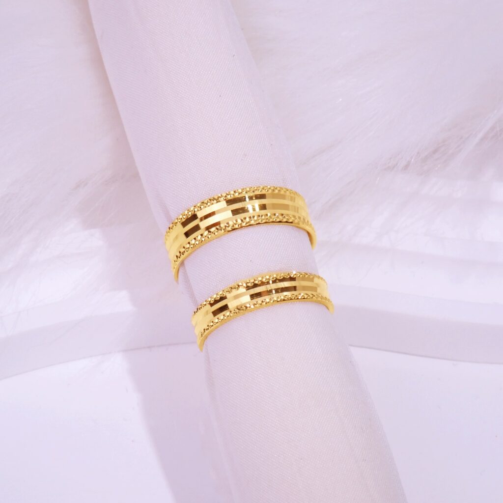 916 Gold Couple Ring Eternal Love (4mm Width) – Elegant and Enduring for Her RM1,352.00 – RM1,553.00