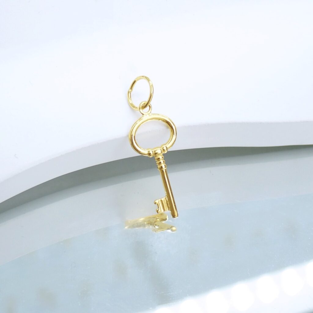 22K/916 Minimalist Gold Key Pendant