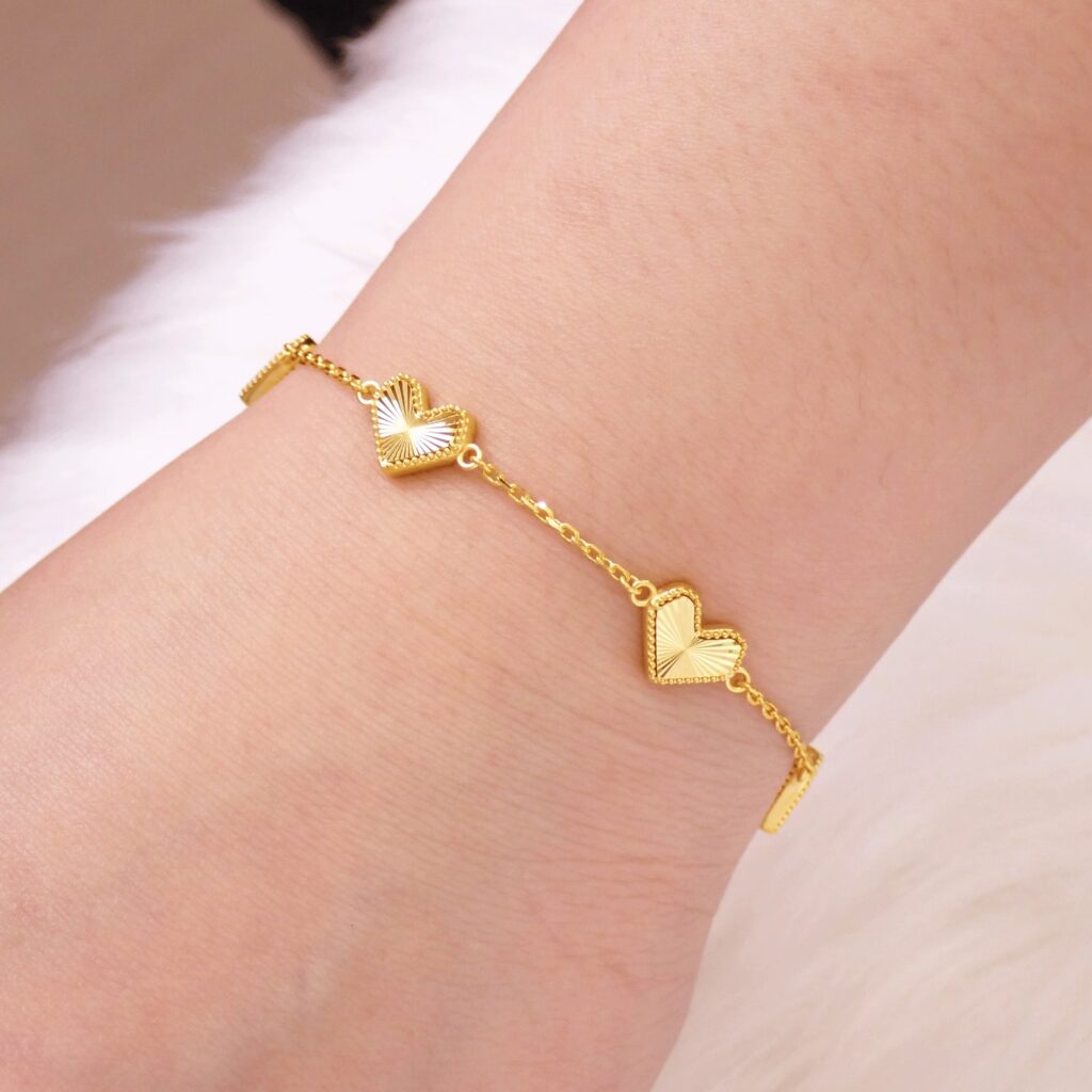 916 Love Gold Bracelet ❤ 爱心金手链 RM3,272.00 – RM3,282.00