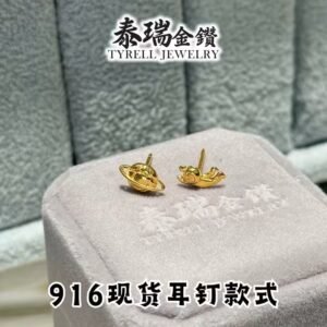 22K/916 SPACE ASTRONAUT &SATURN STUD EARRINGS 太空人和土星造型耳钉